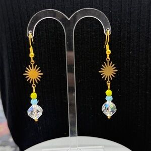 ⭐️Adorned Crown Jewelry assemblage vintage Crystal sun burst blue green earrings